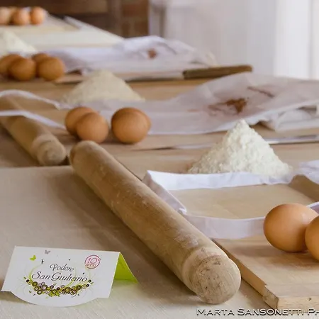 Podere San Giuliano مزرعة للإقامة